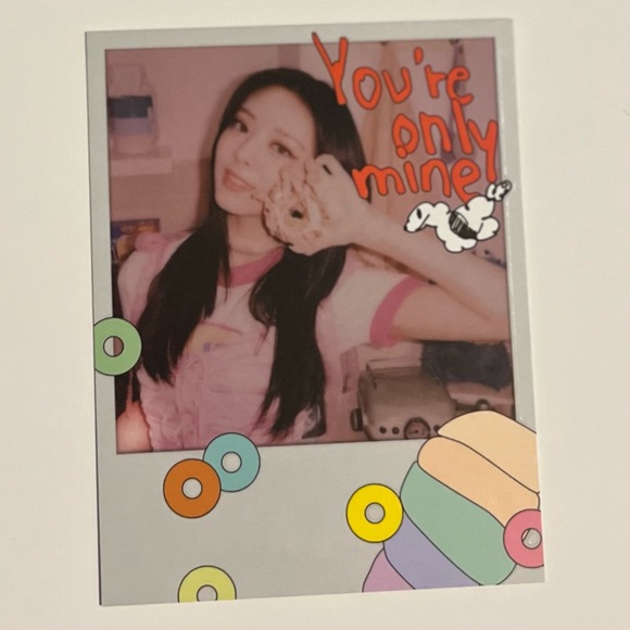 itzy yuna polaroid - Picture 1 of 1